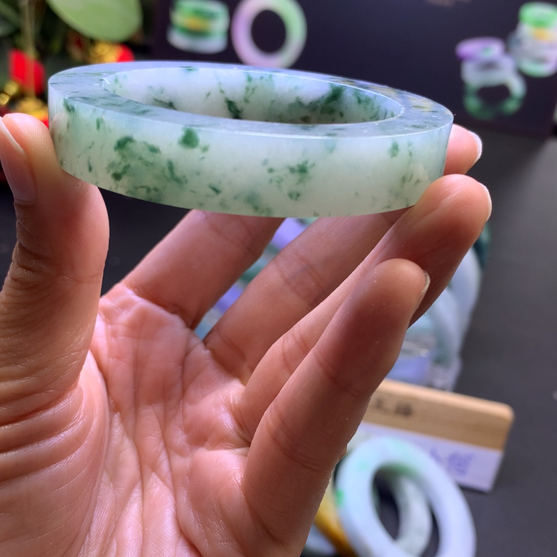 未镶嵌手镯定制翡翠