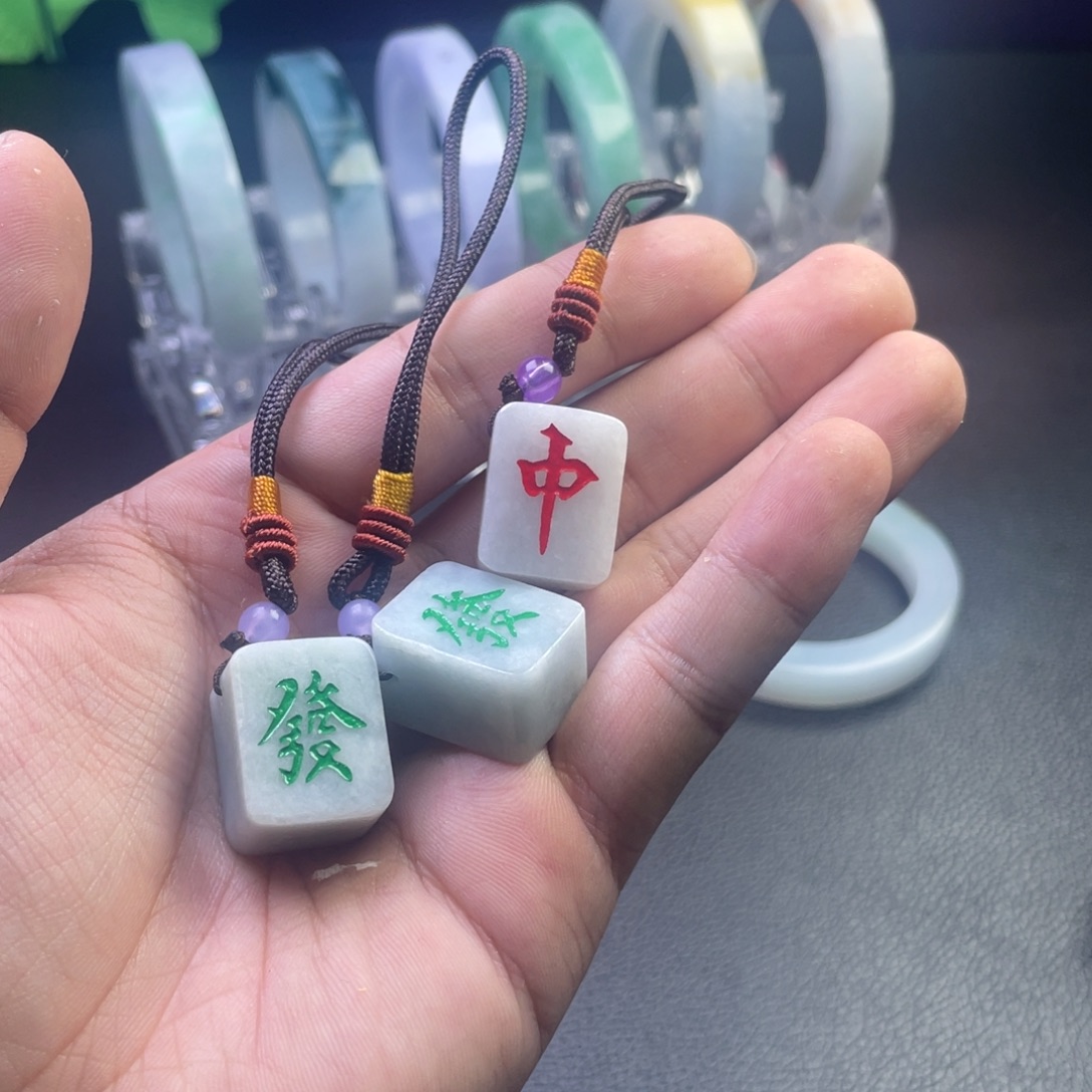 翡翠未镶嵌颈饰随机发