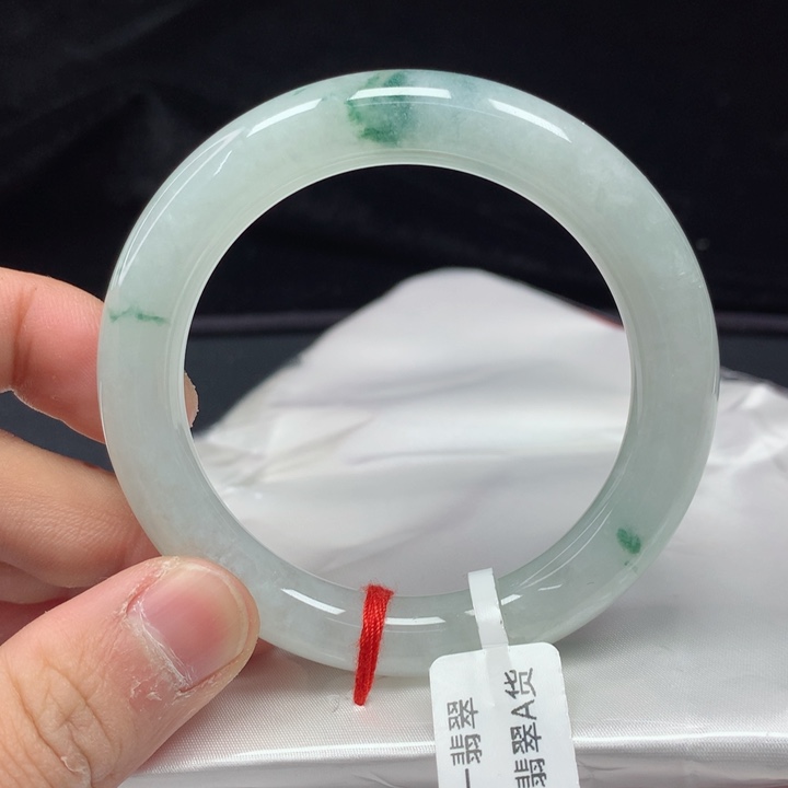 翡翠手镯（圆镯）未镶嵌51.8