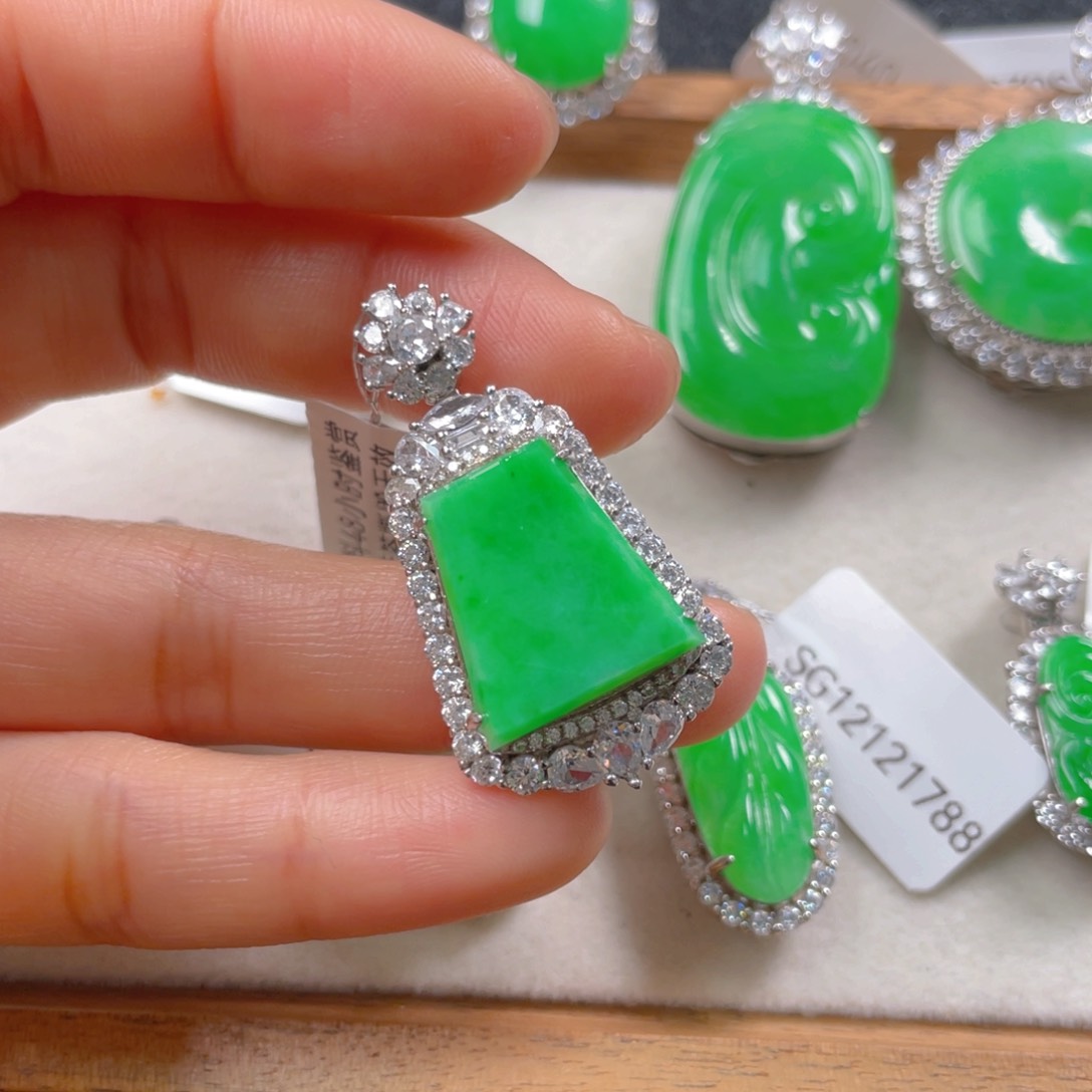 翡翠颈饰银S925镶嵌翡翠