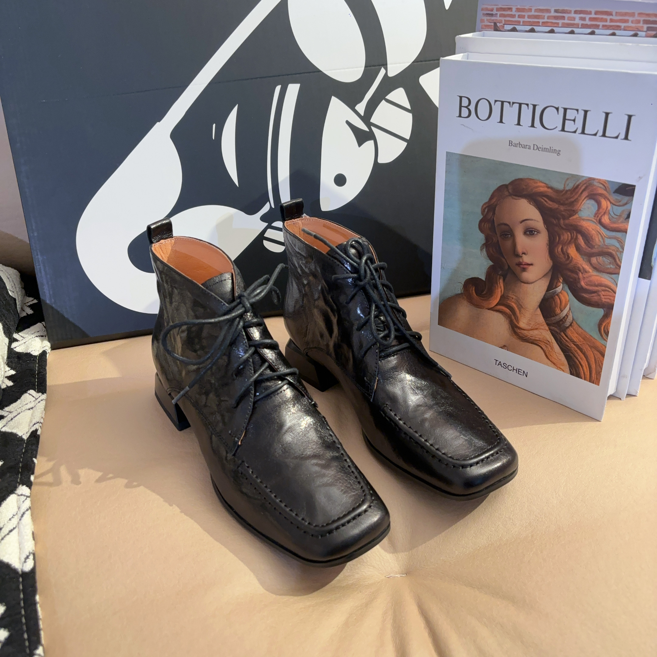 英伦风方头方跟时尚真皮系带短靴女复古文艺粗跟马丁靴休闲时装靴