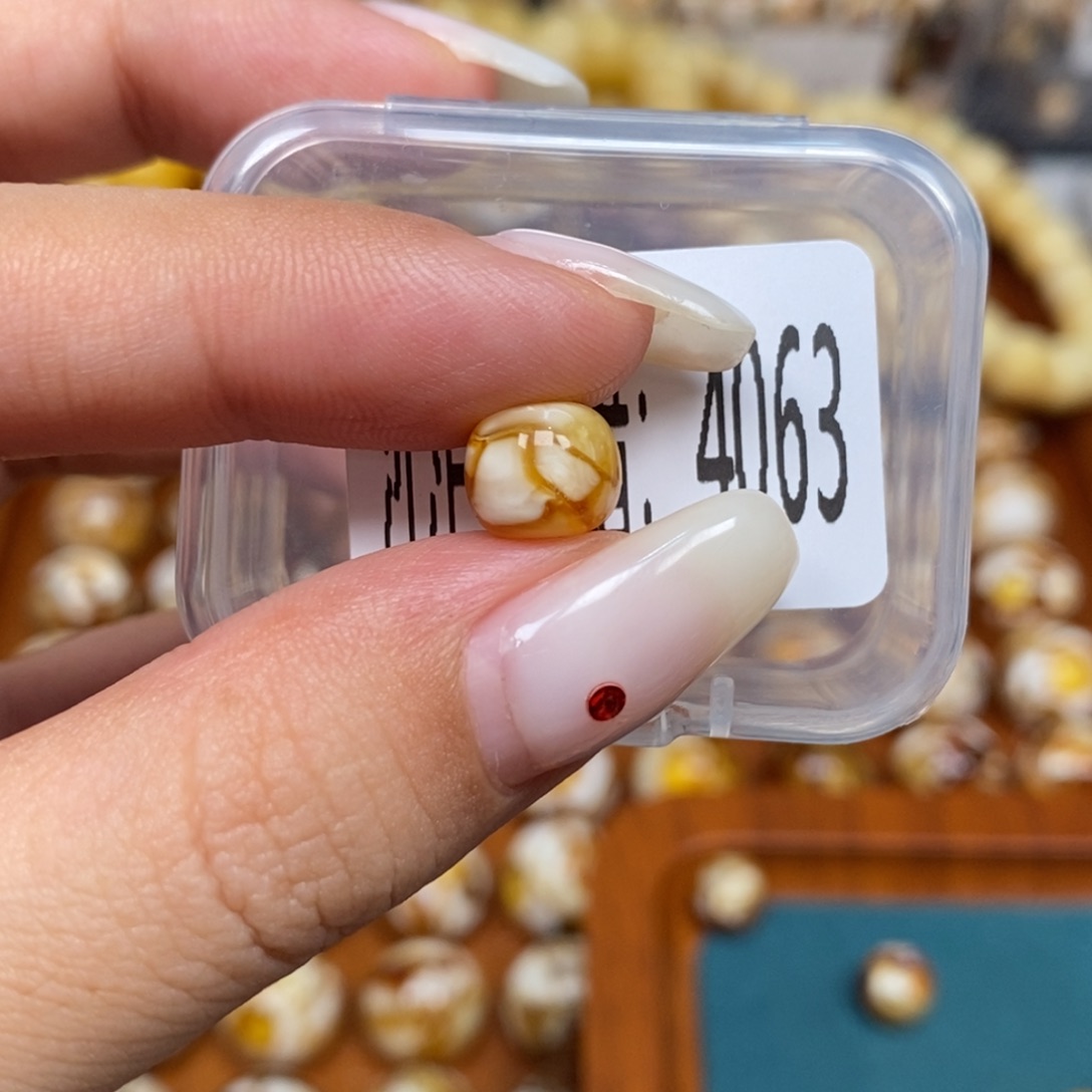 蜜蜡未镶嵌珠宝奇石4063