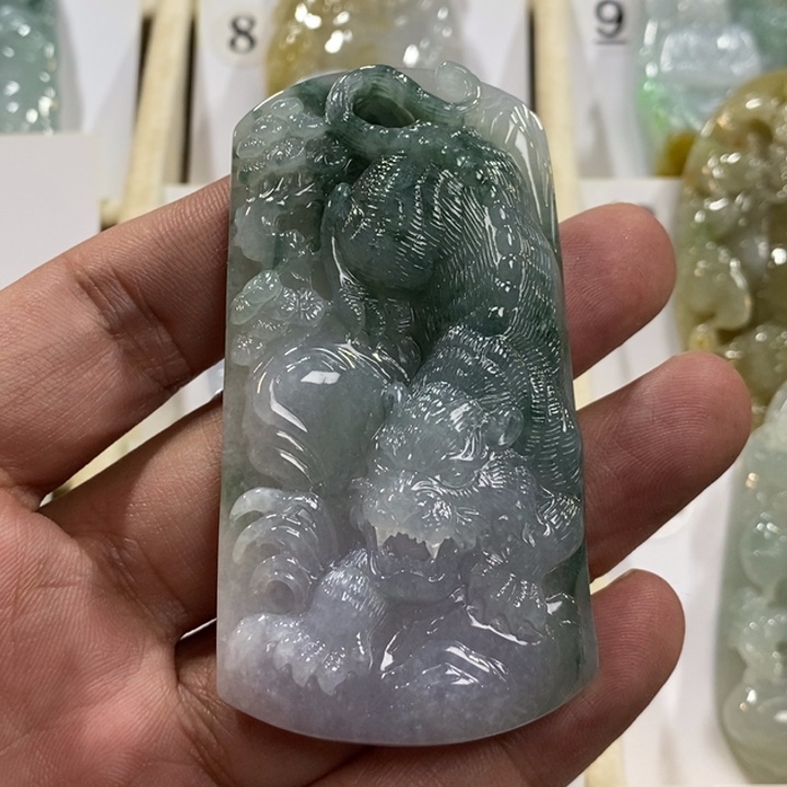 颈饰未镶嵌翡翠虎