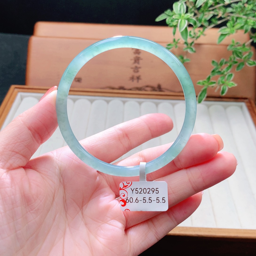 未镶嵌手镯（圆镯）翡翠