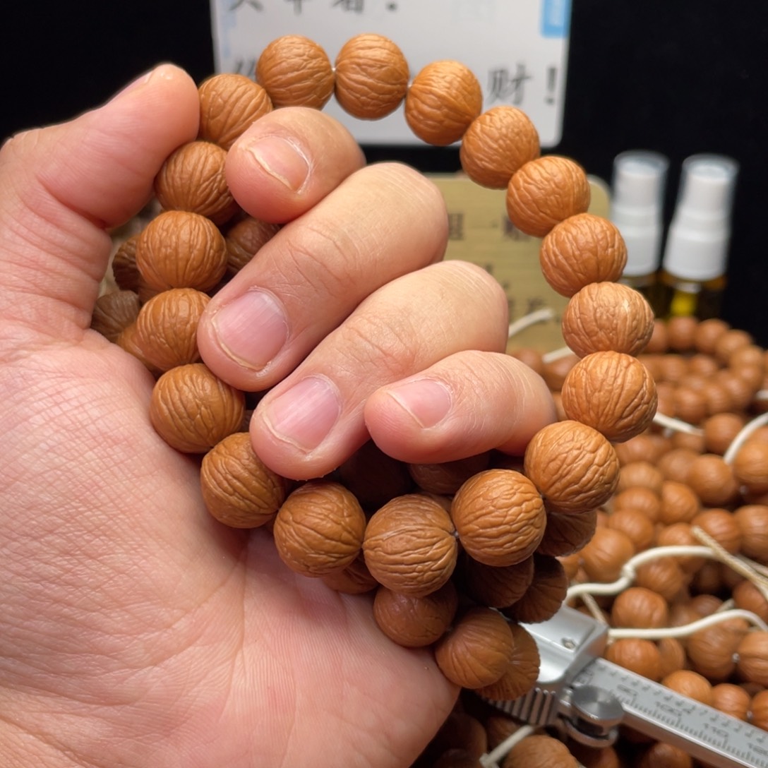 猴头核桃吊坠凤羽