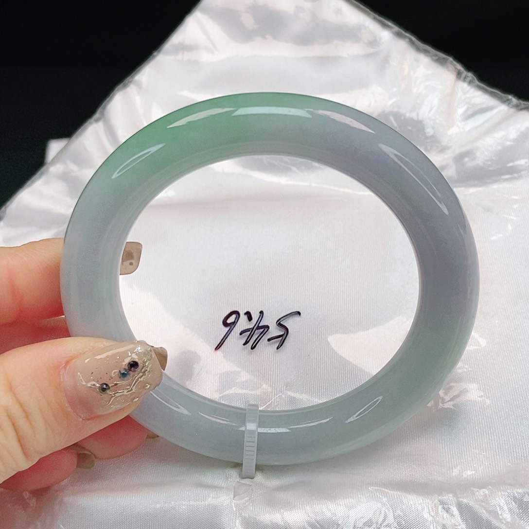 翡翠手镯未镶嵌圆条