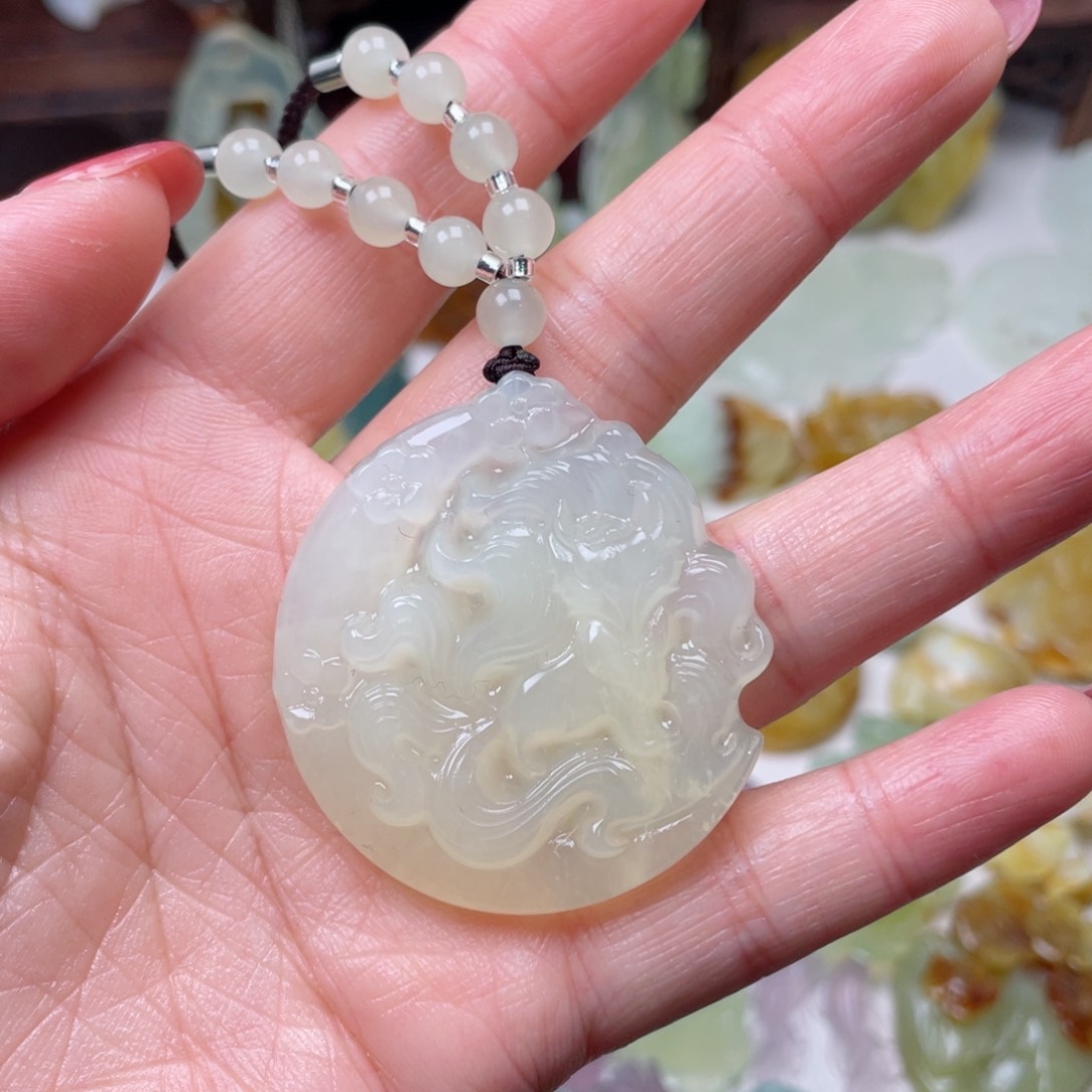 蛇纹石玉颈饰未镶嵌