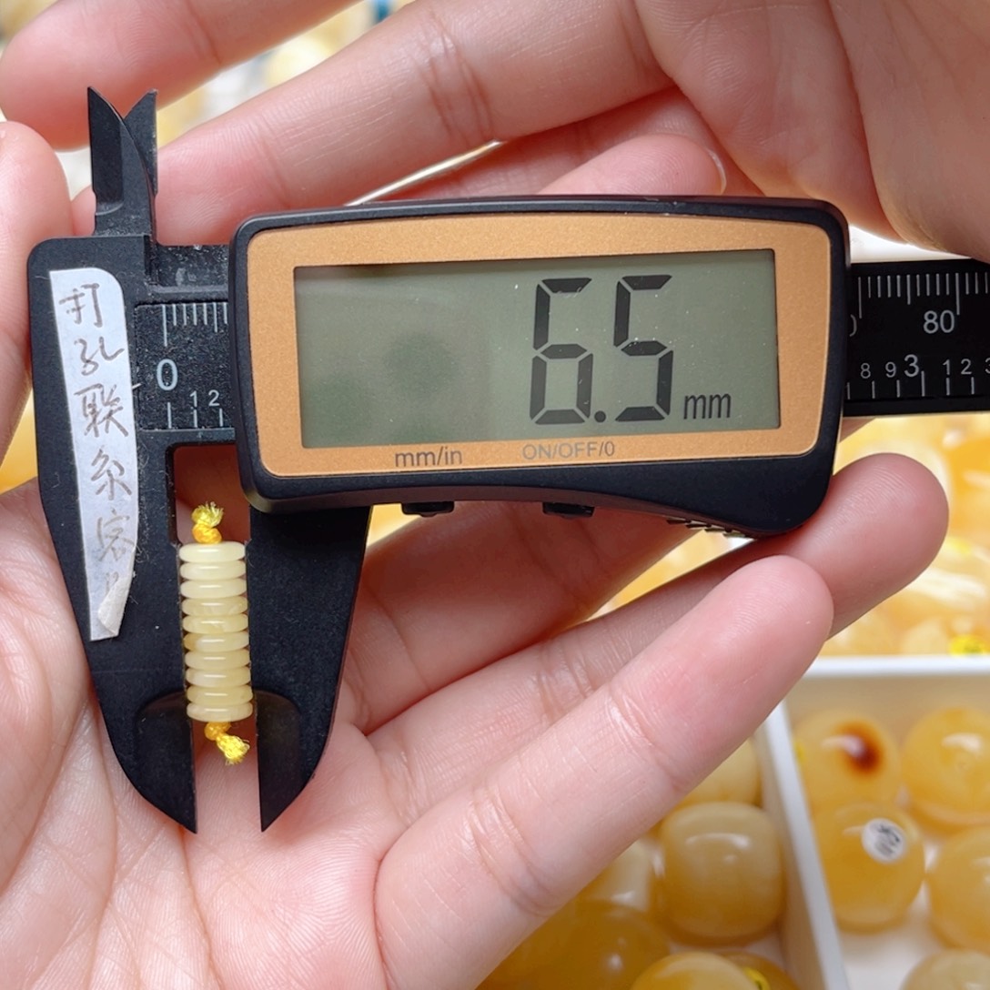 蜜蜡裸石未镶嵌和*熠蜜蜡隔片梦