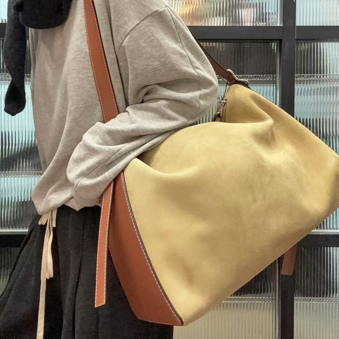 95新 LOEWE/罗意威 【蕾】 7KY514 麂皮斜挎包
