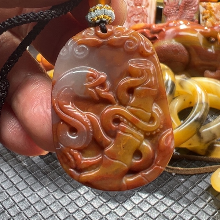 石英质玉（黄龙玉）颈饰未镶嵌