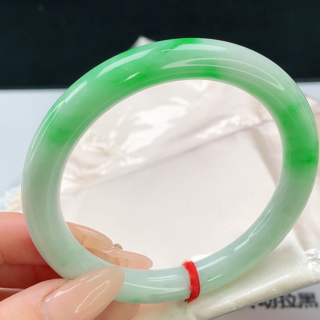 未镶嵌手镯翡翠684