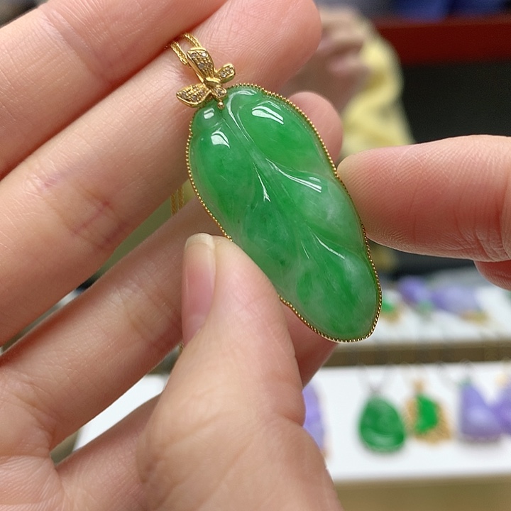 翡翠颈饰18K金镶嵌天然翡翠a 货敏