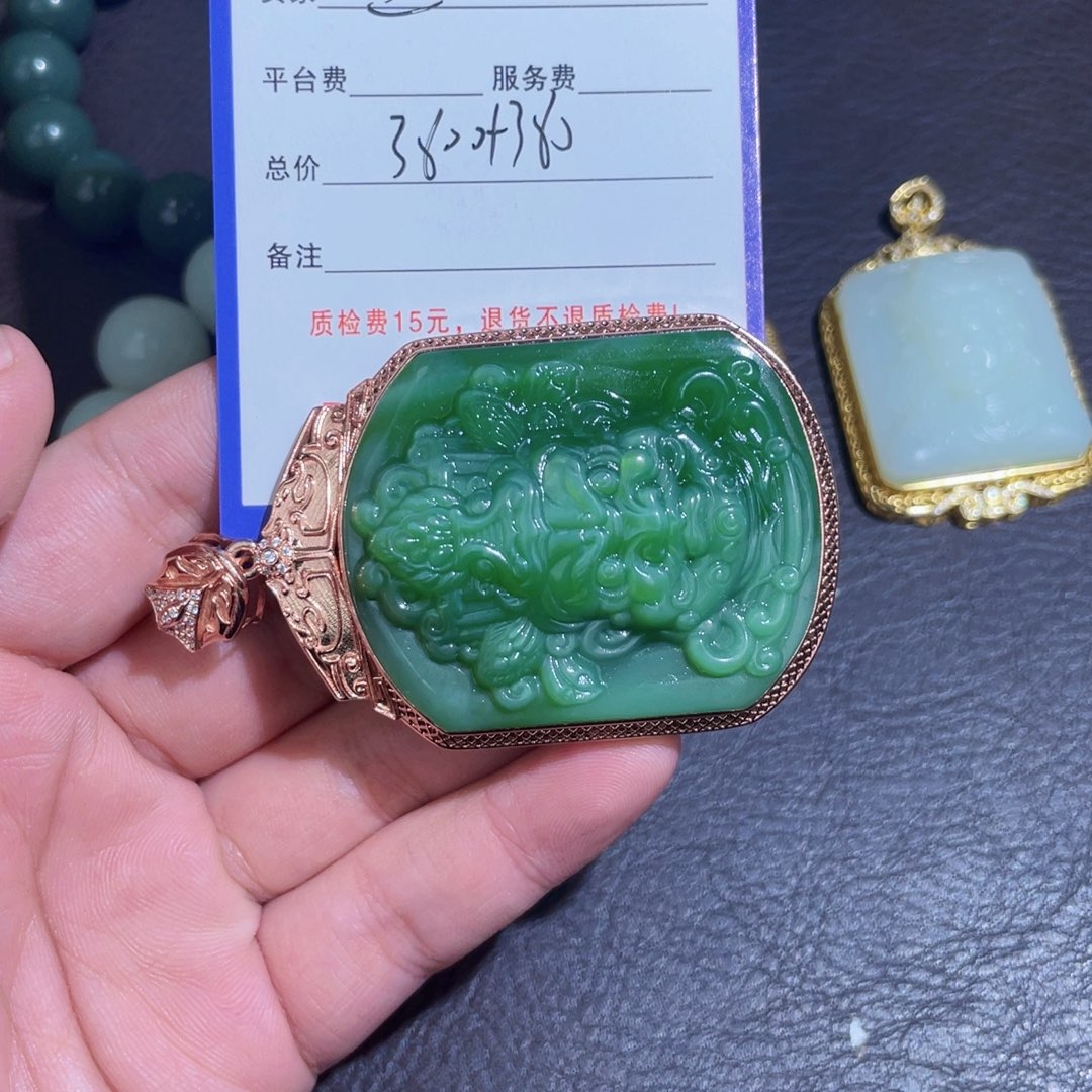 颈饰未镶嵌和田玉兰**妃