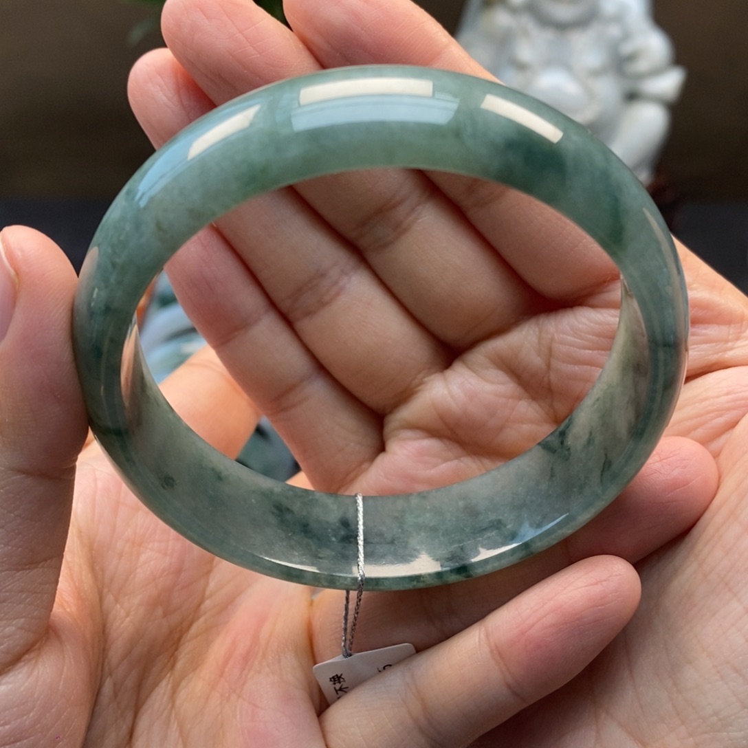 翡翠手镯未镶嵌天然