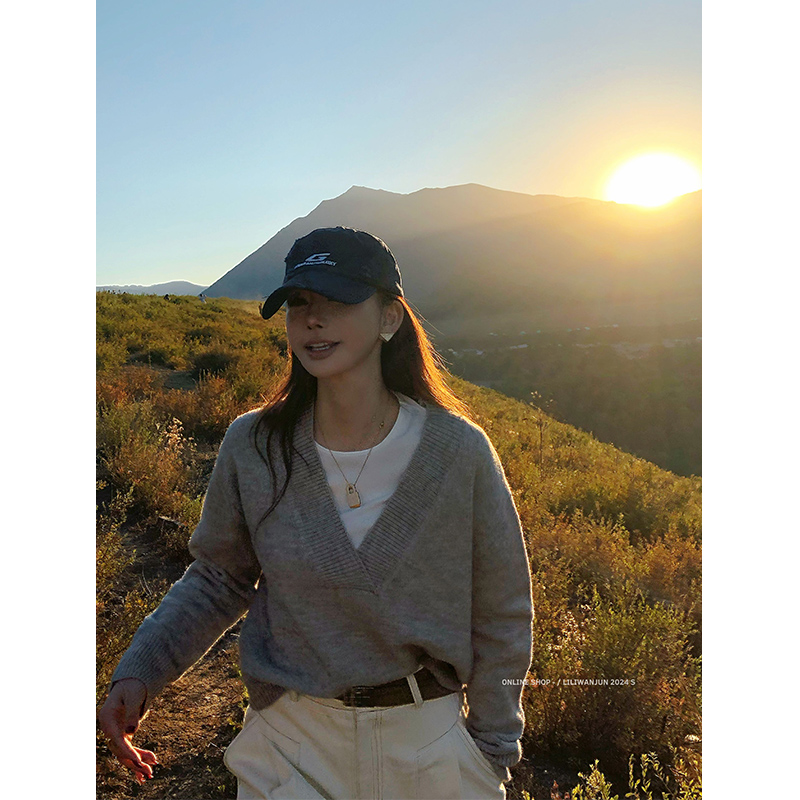 婉君 秋冬百搭长袖V领保暖毛衣LWJ24C3M1438