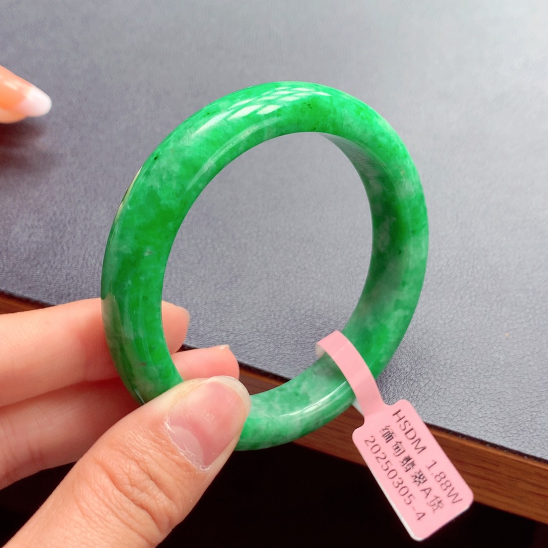 翡翠手镯未镶嵌缅甸翡翠