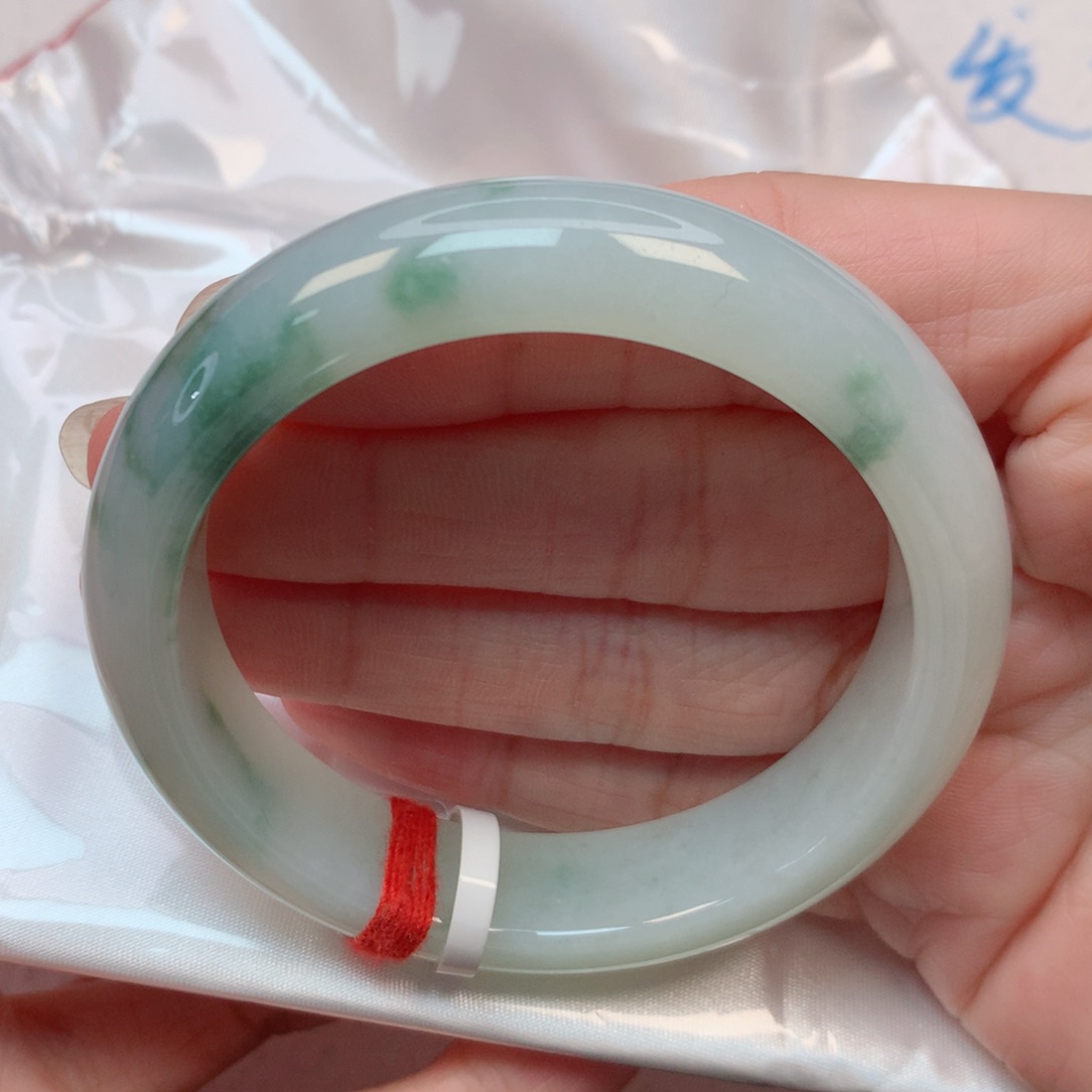 翡翠手镯未镶嵌53.6圈 茶底飘绿花 细腻无纹裂 推荐