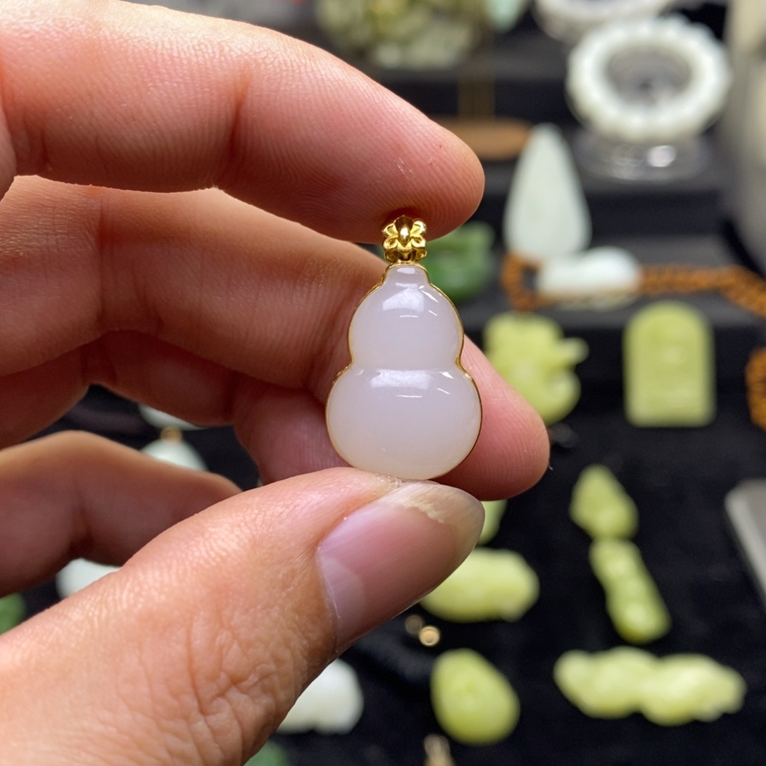 和田玉18K金镶嵌颈饰