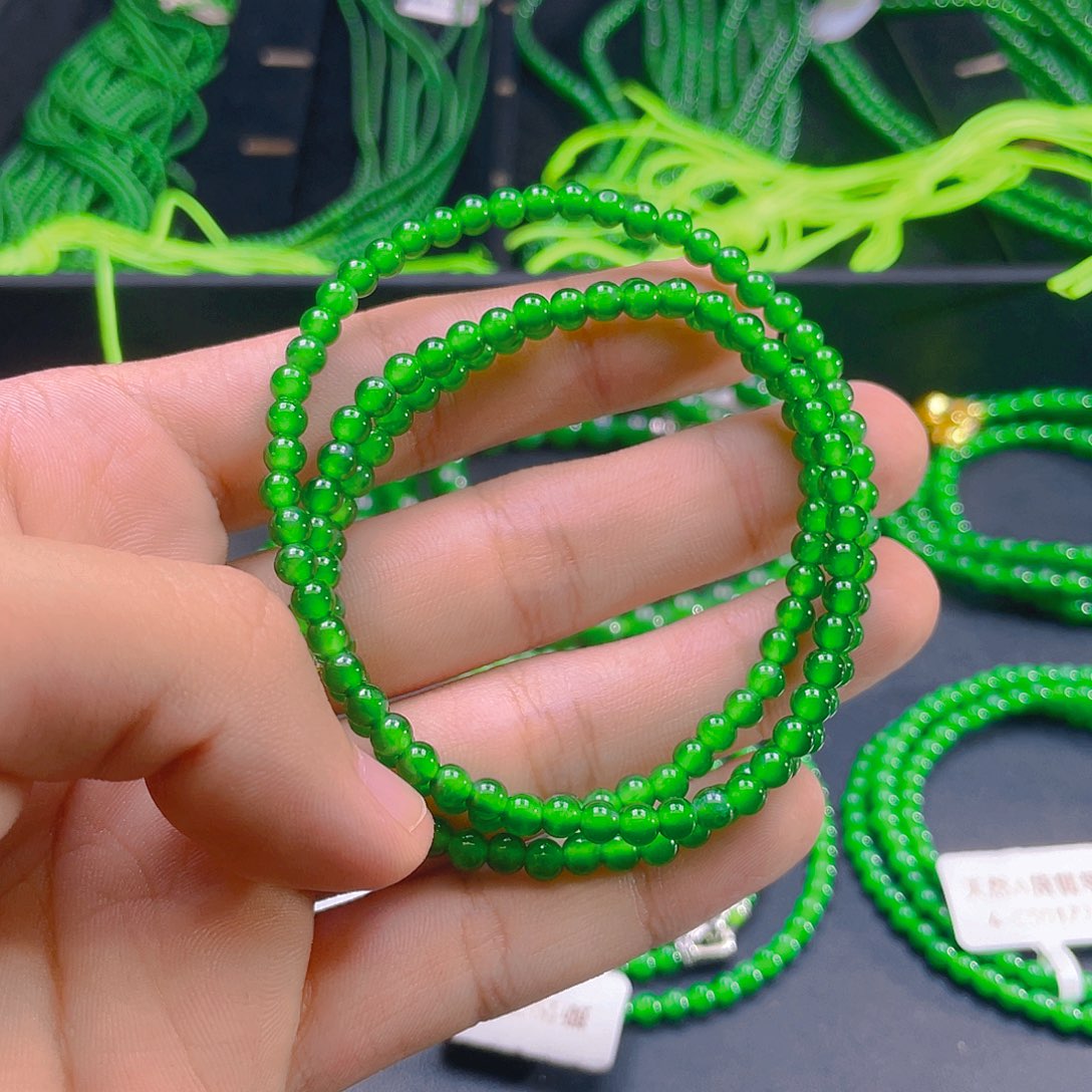 颈饰未镶嵌翡翠      