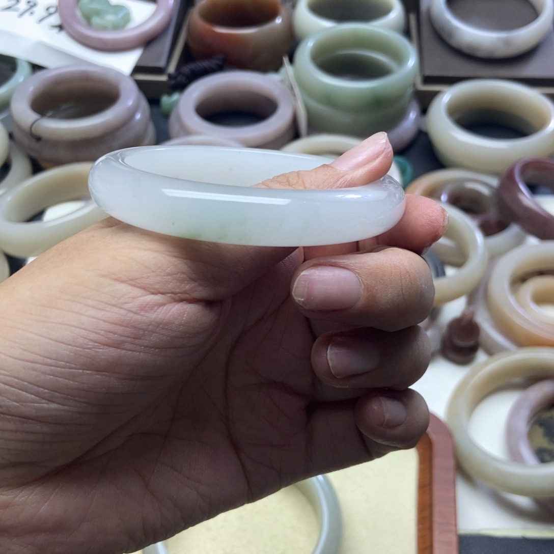 石英质玉手镯未镶嵌