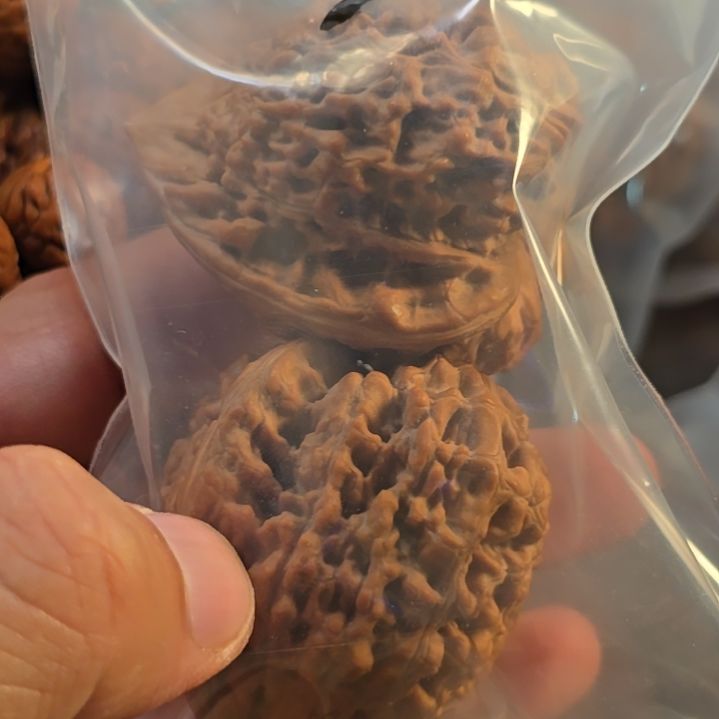 3***8核桃把件麒麟纹老官帽，2013年老官帽