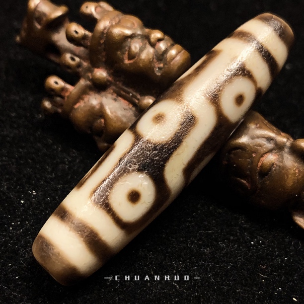 Q011曲贡嫩色折线九眼台珠手工玛瑙吊坠