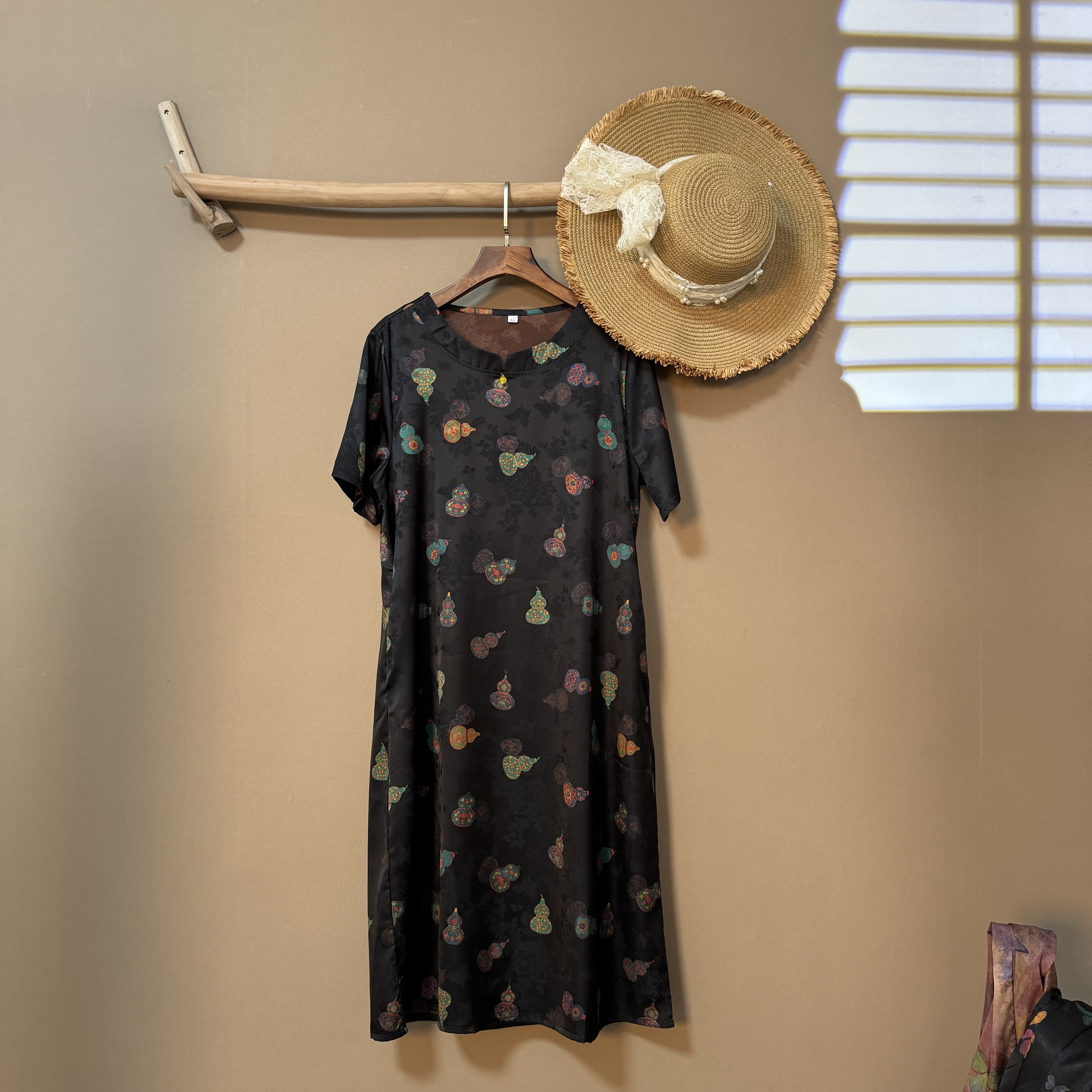 吊坠葫芦 夏季直筒显瘦复古气质款连衣裙