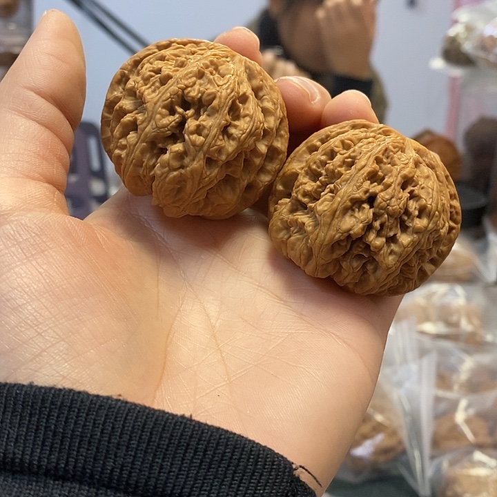 文玩核桃把件45.5粗筋红皮