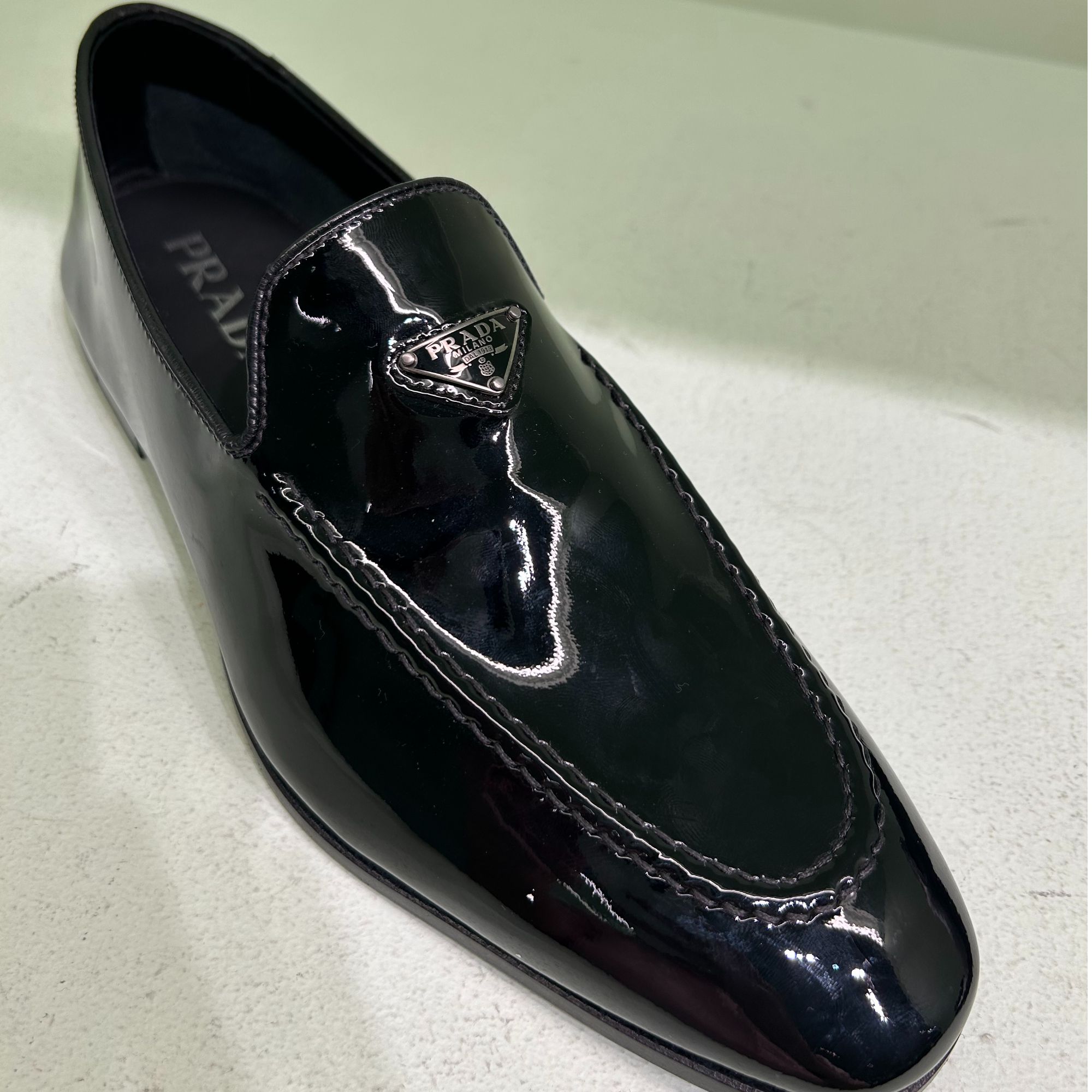 【巴黎直邮】Prada普拉达男士黑色一脚蹬皮鞋倒三角标皮鞋 2DD165