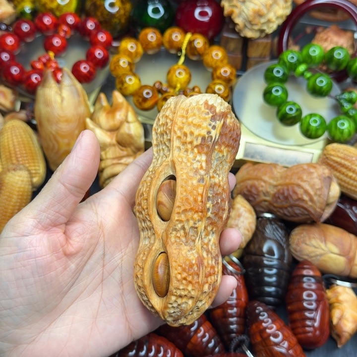 松木琥珀木文玩把件