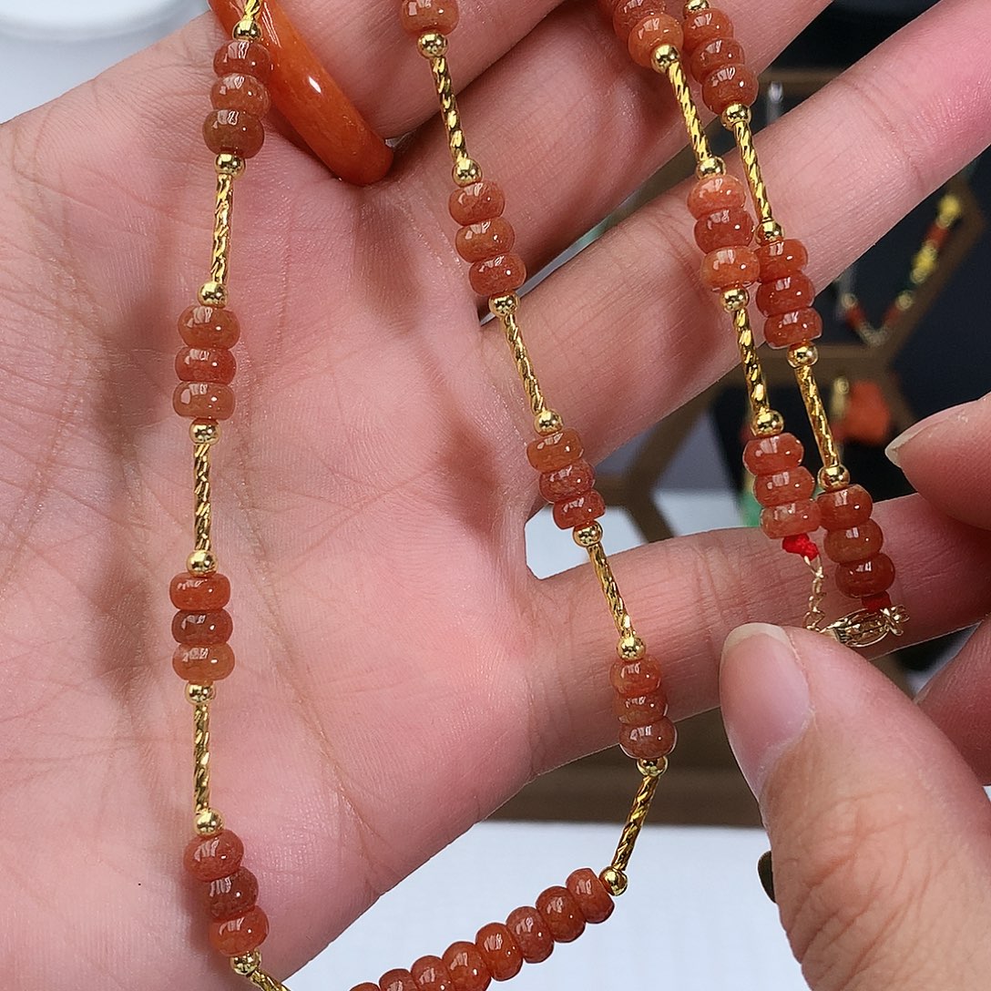 翡翠未镶嵌颈饰红翡满天星