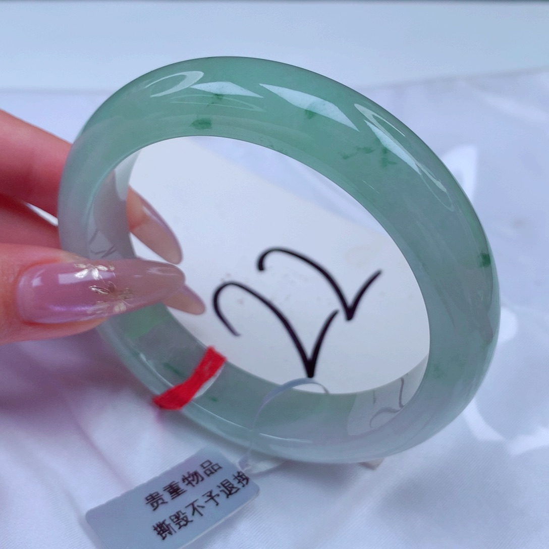 翡翠手镯未镶嵌翡翠56