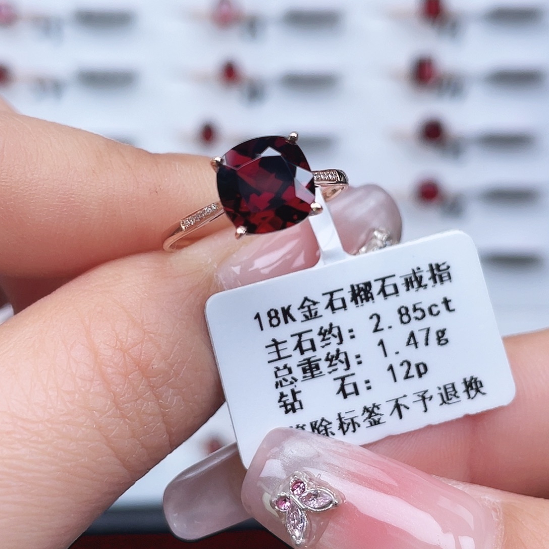 戒指18K金镶嵌石榴石