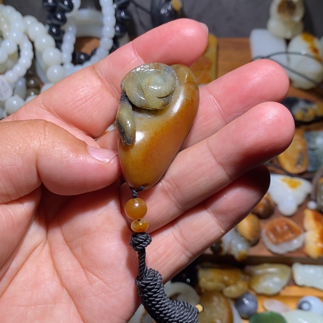 和田玉颈饰未镶嵌烧*犟