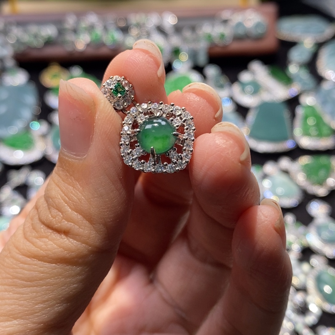 翡翠未镶嵌颈饰翡翠