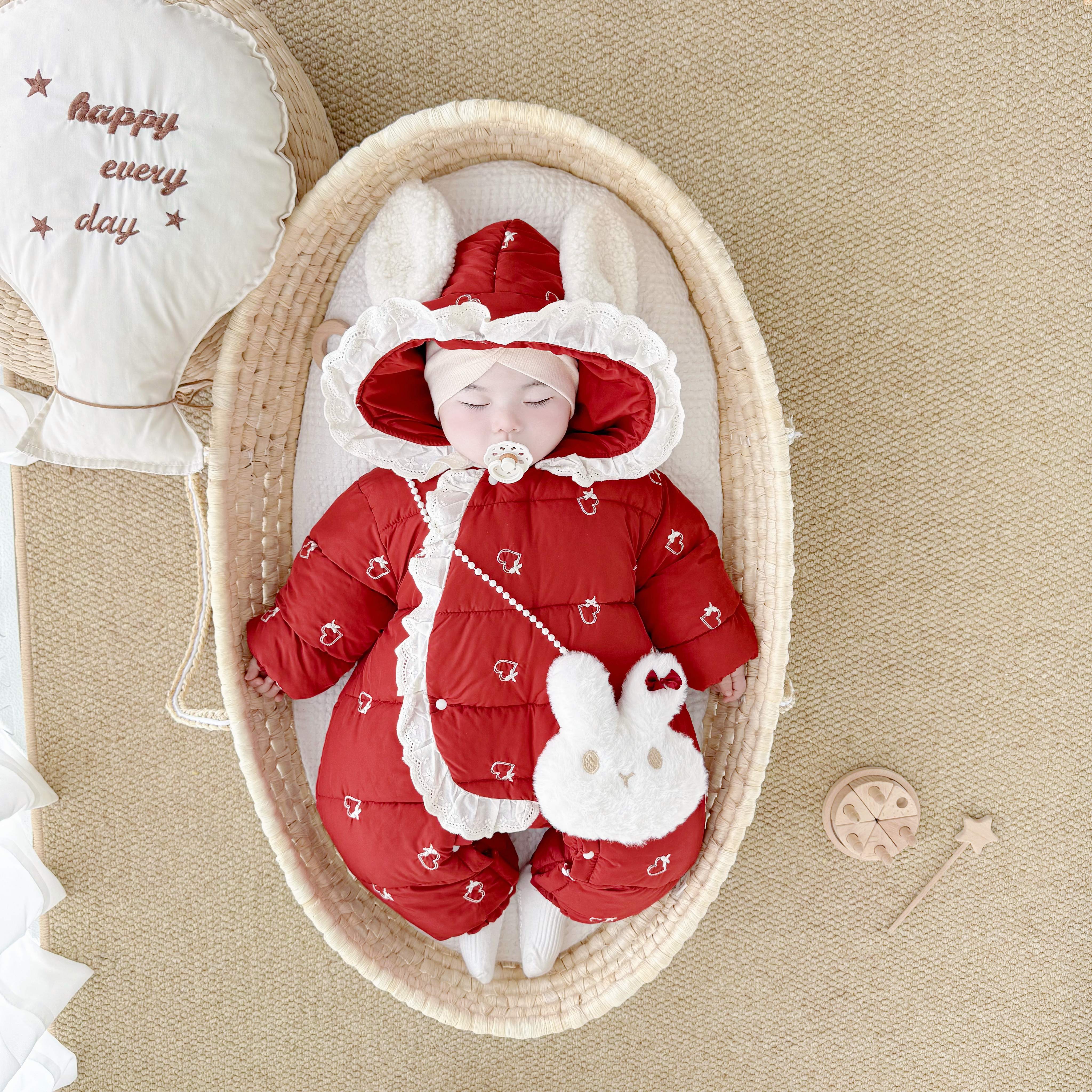 婴儿连体衣服冬季新生宝宝夹棉冬装外出棉服秋冬加厚外出服女哈衣