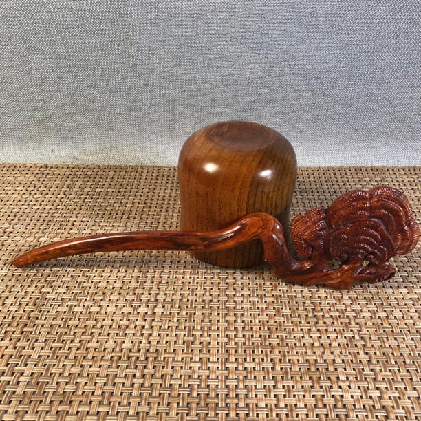 3li044黄花梨精工制作灵芝摆件长22cm宽5.8cm厚0.7cm重28克