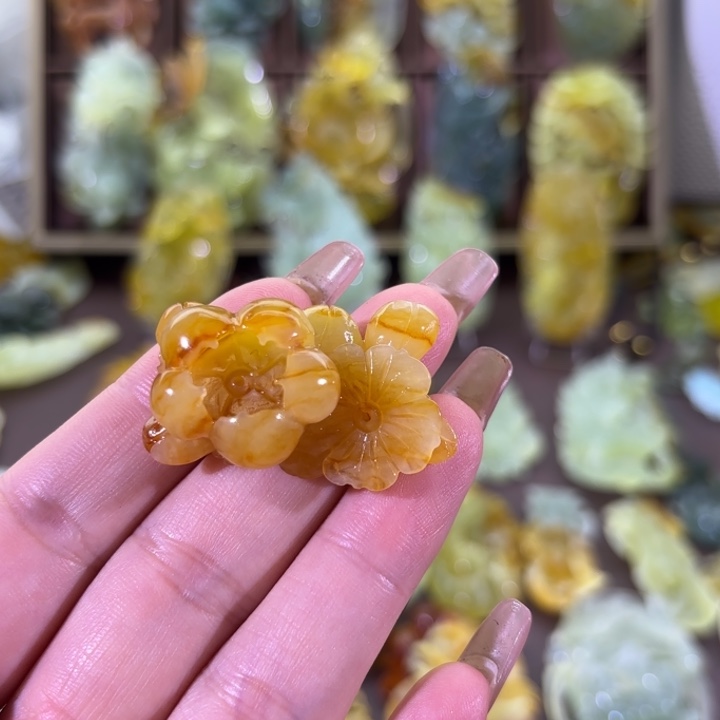 未镶嵌蛇纹石玉颈饰烟****梦
