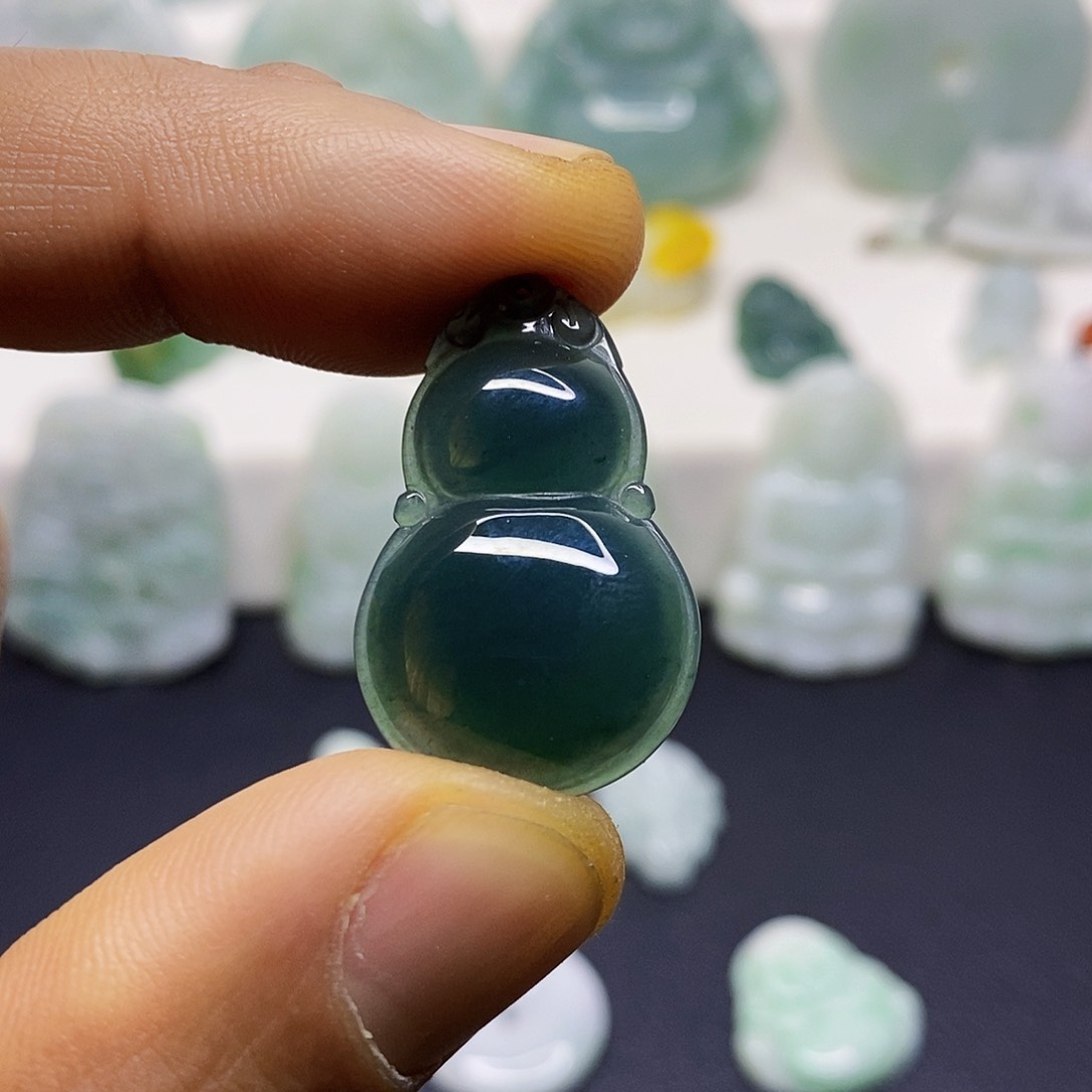 翡翠颈饰未镶嵌吊坠