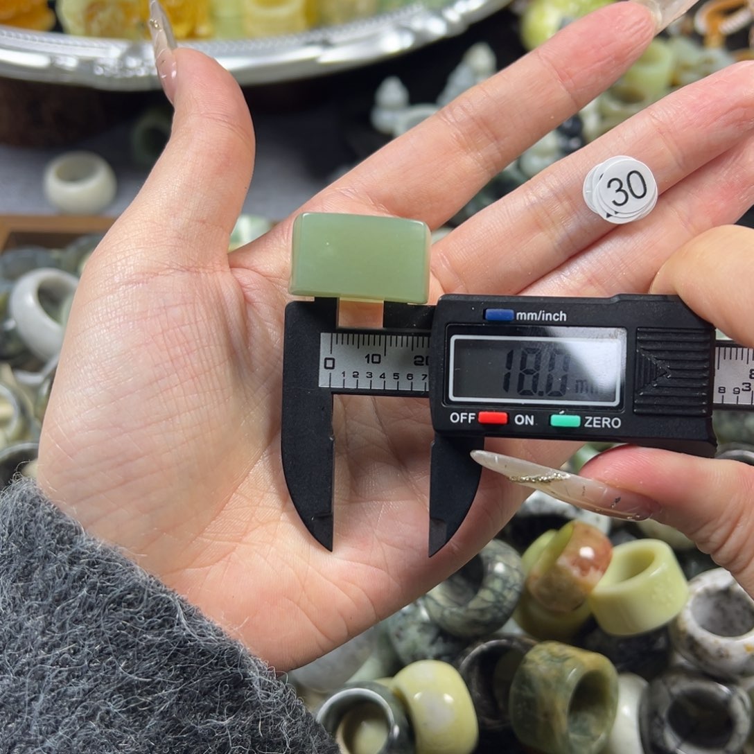 蛇纹石玉未镶嵌戒指