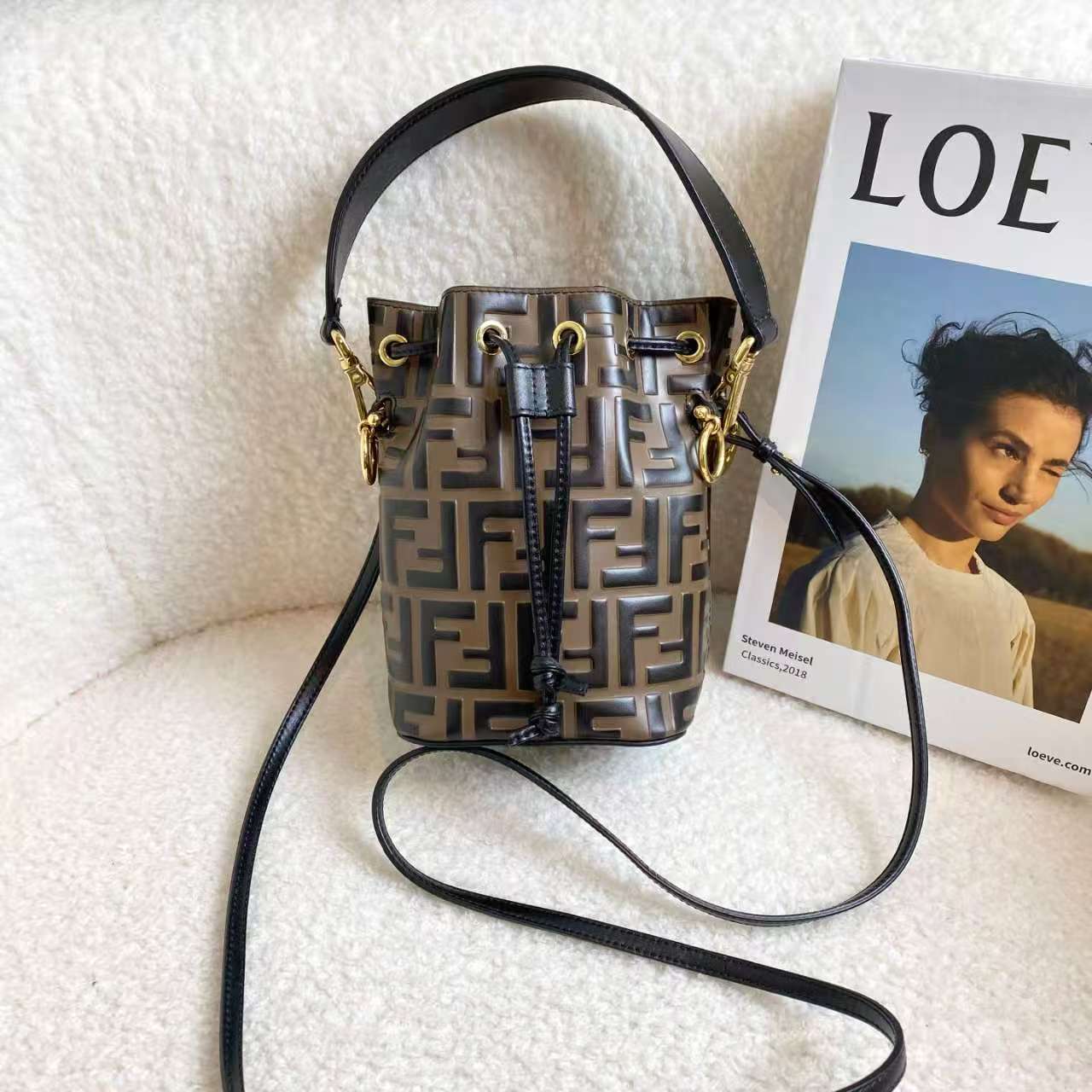 99新 FENDI/芬迪 棕色老花抽绳水桶包 /13387667/代卖服务/12期