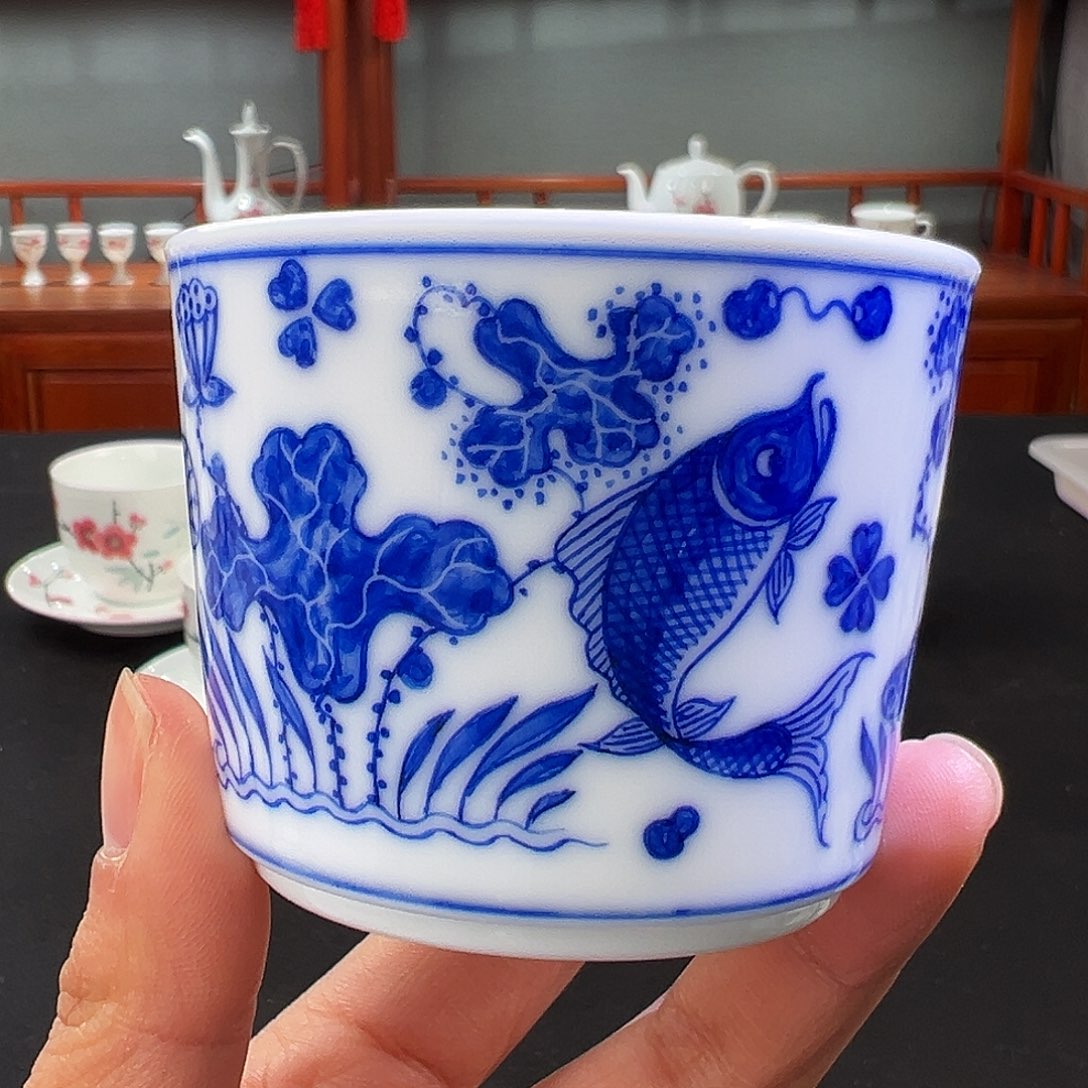 柴窑青花鱼藻纹书卷杯