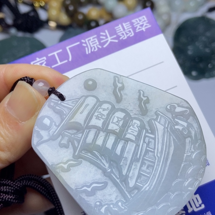 翡翠颈饰未镶嵌翡翠