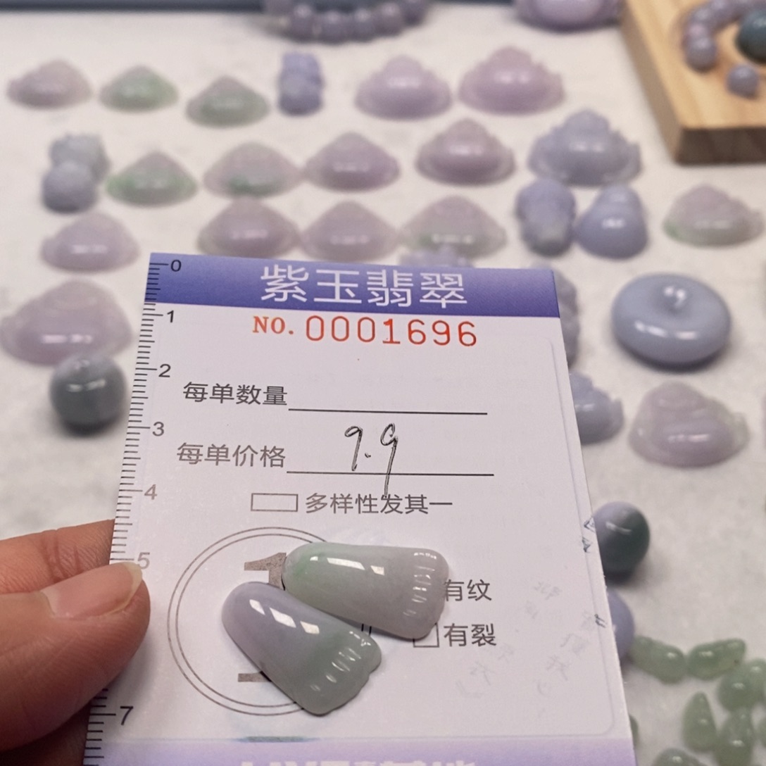 翡翠未镶嵌颈饰挂件