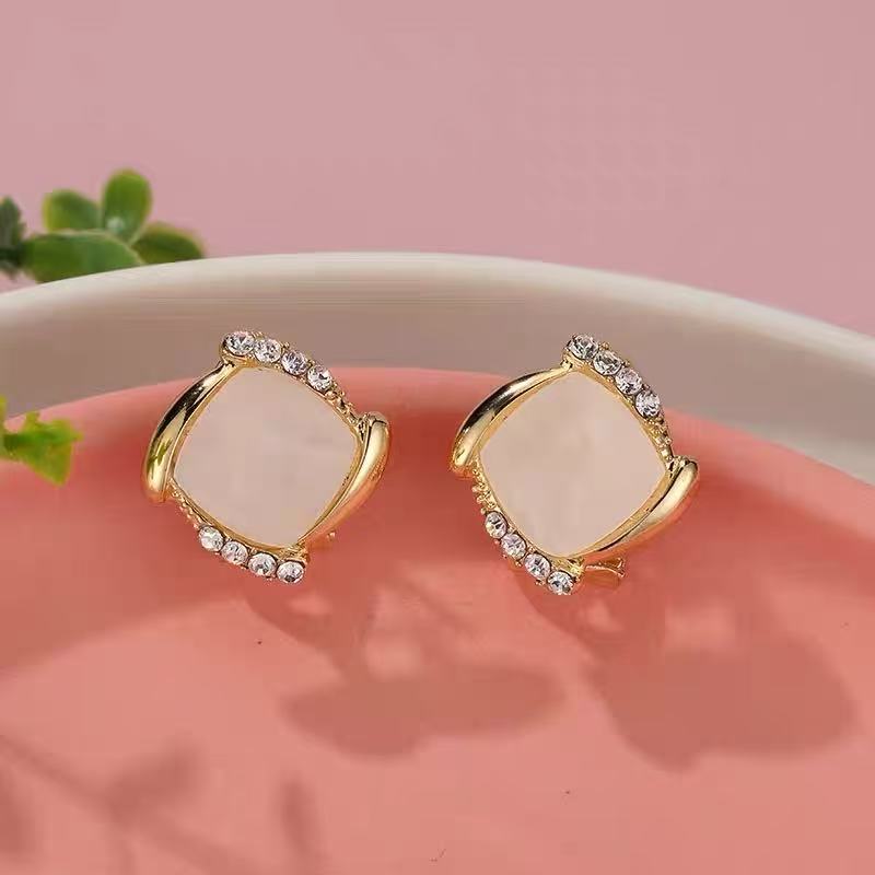 铜合金耳饰 【187】2025爆款气质轻奢百搭简约精致网红设计师耳环