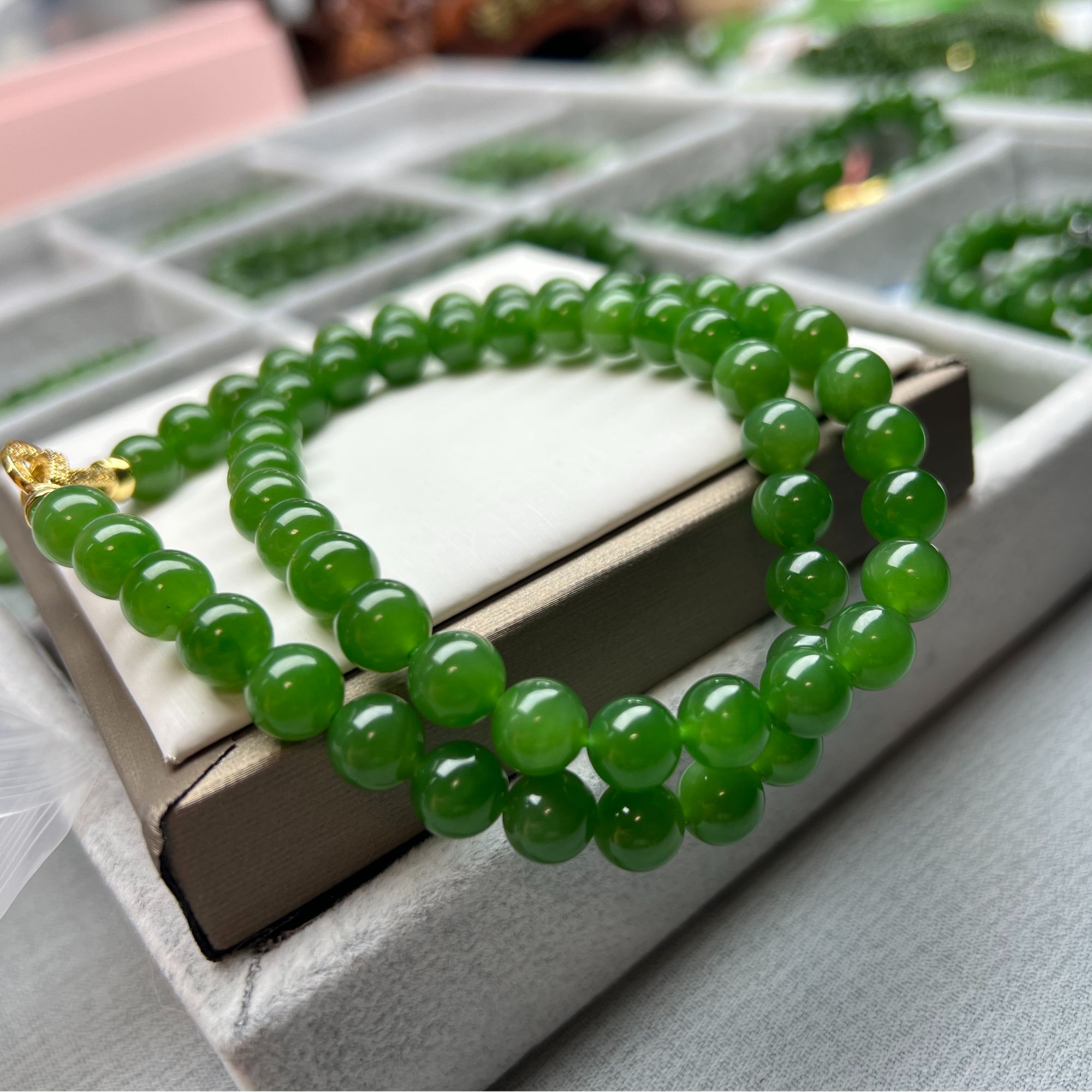 天然和田玉碧玉 卡8mm 冰辣绿无黑点