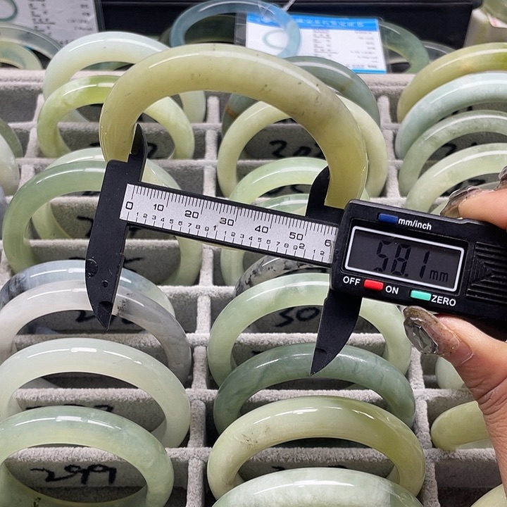 蛇纹石玉未镶嵌手镯281