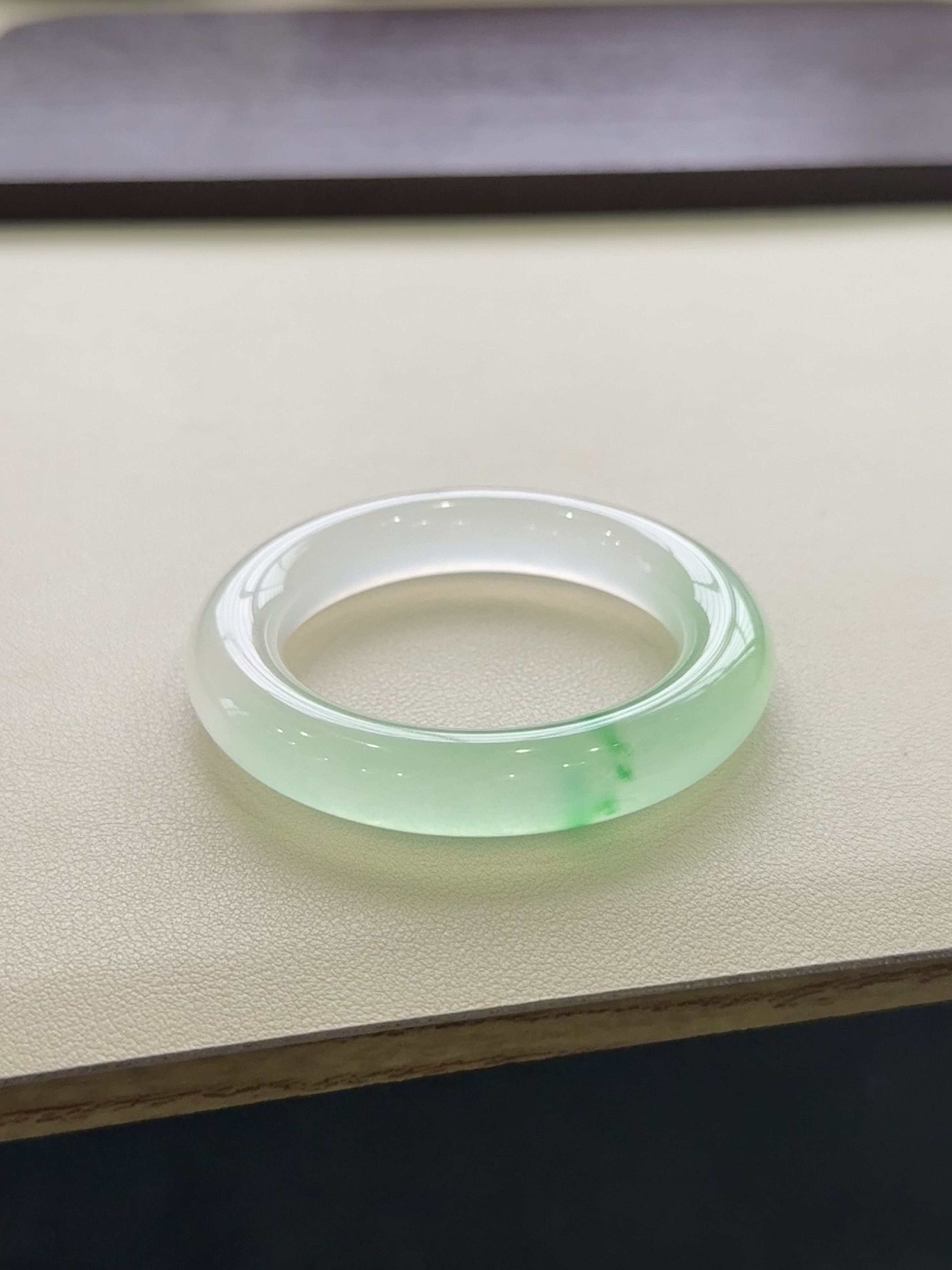 高品质精美绿飘花胖圆手镯【一物一拍】