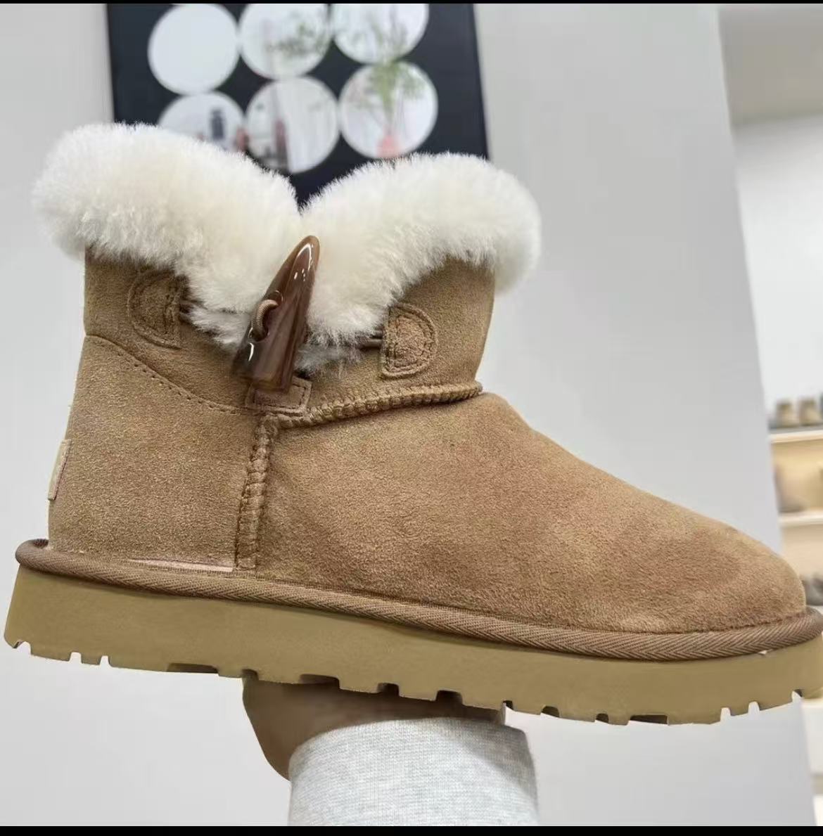 【牛角扣一粒扣】桑坡羊皮毛一体保暖雪地靴