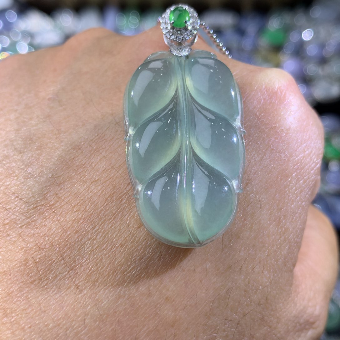 翡翠吊坠(不含链)18K金镶嵌